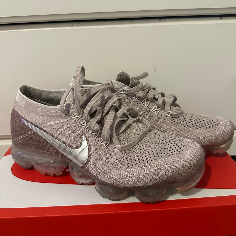 Nike Women’s Air VaporMax String Grey